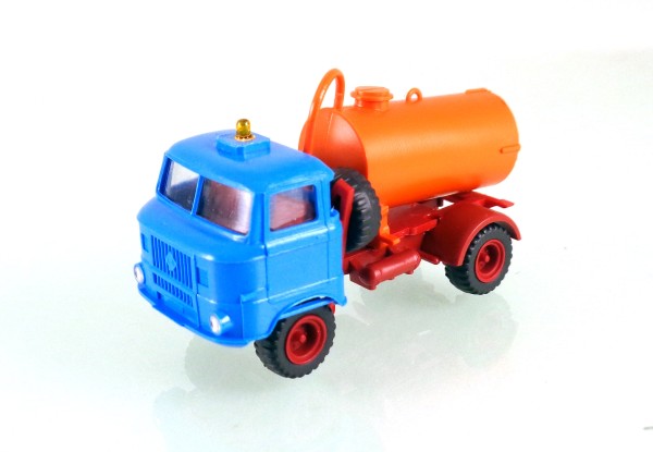 TT: FG000352 W50L mit Tankaufbau und Ballonbereifung. Kabine blau Kleinserienmodell