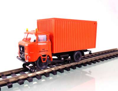 Miniature Camion Unic Izoard Pritschensattel – Bleu/Jaune – Espewe 1:87