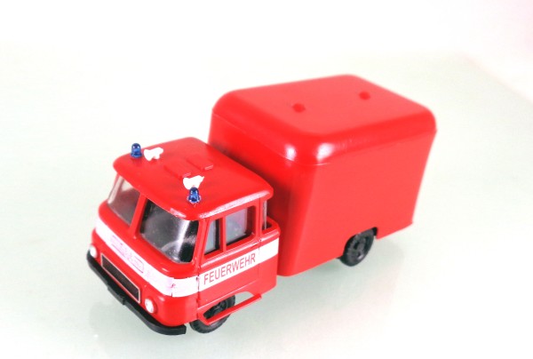 H0: FG000652 IFA Robur L02500 Koffer Feuerwehr mit Bauchbinde und Dachsirenen