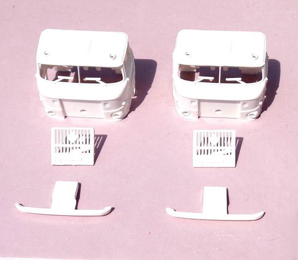 H0: 90000341 Set mit 2 Stück Fahrerkabine W50L mit Sockel für Rundumkennleuchten