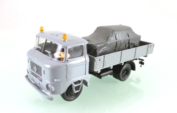 H0 14105900gr LKW W50 mit Trabant P601 unter der Plane als Ladegut