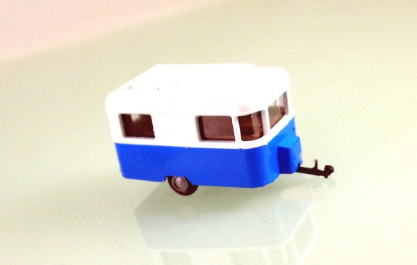 TT: FG000431 DDR Wohnwagen Nagetusch zweifarbig weiß / blau -Kleinserienmodell--