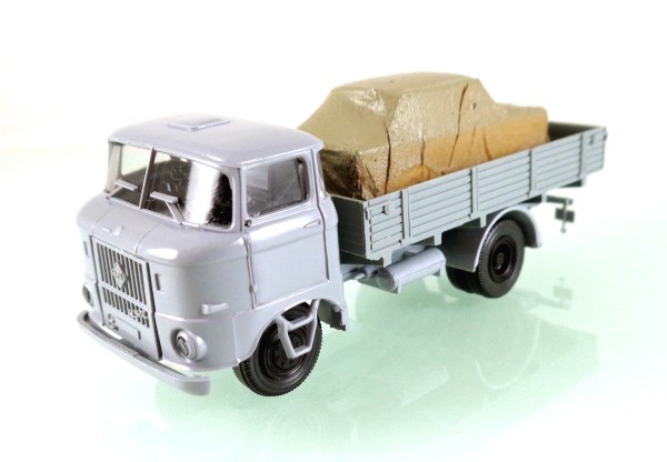 H0 14105900 gr LKW W50 mit Trabant P601 unter der Plane als Ladegut
