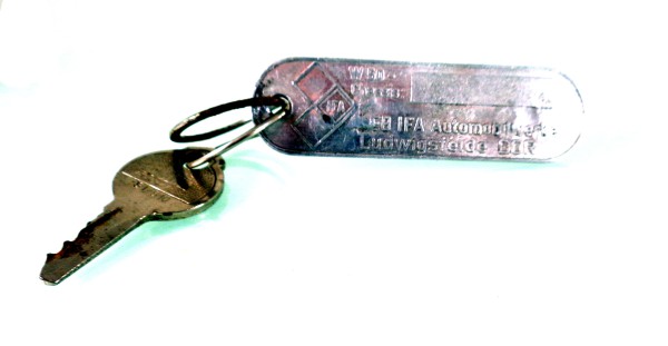 W50 88888888 IFA W50 Originalschlüssel. Tolle Dekoration für die Sammlervitrine.